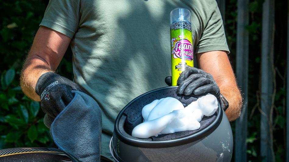 MUC-OFF HELMET FOAM FRESH