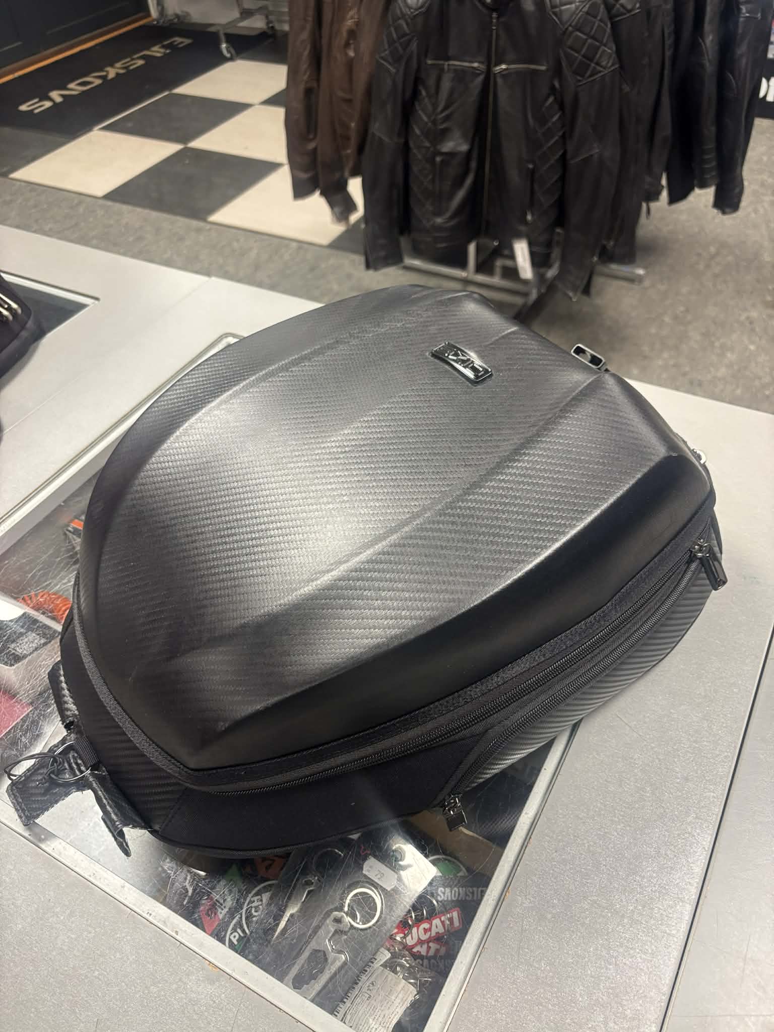 Axio Magnet Tanktaske matt carbon Magnet