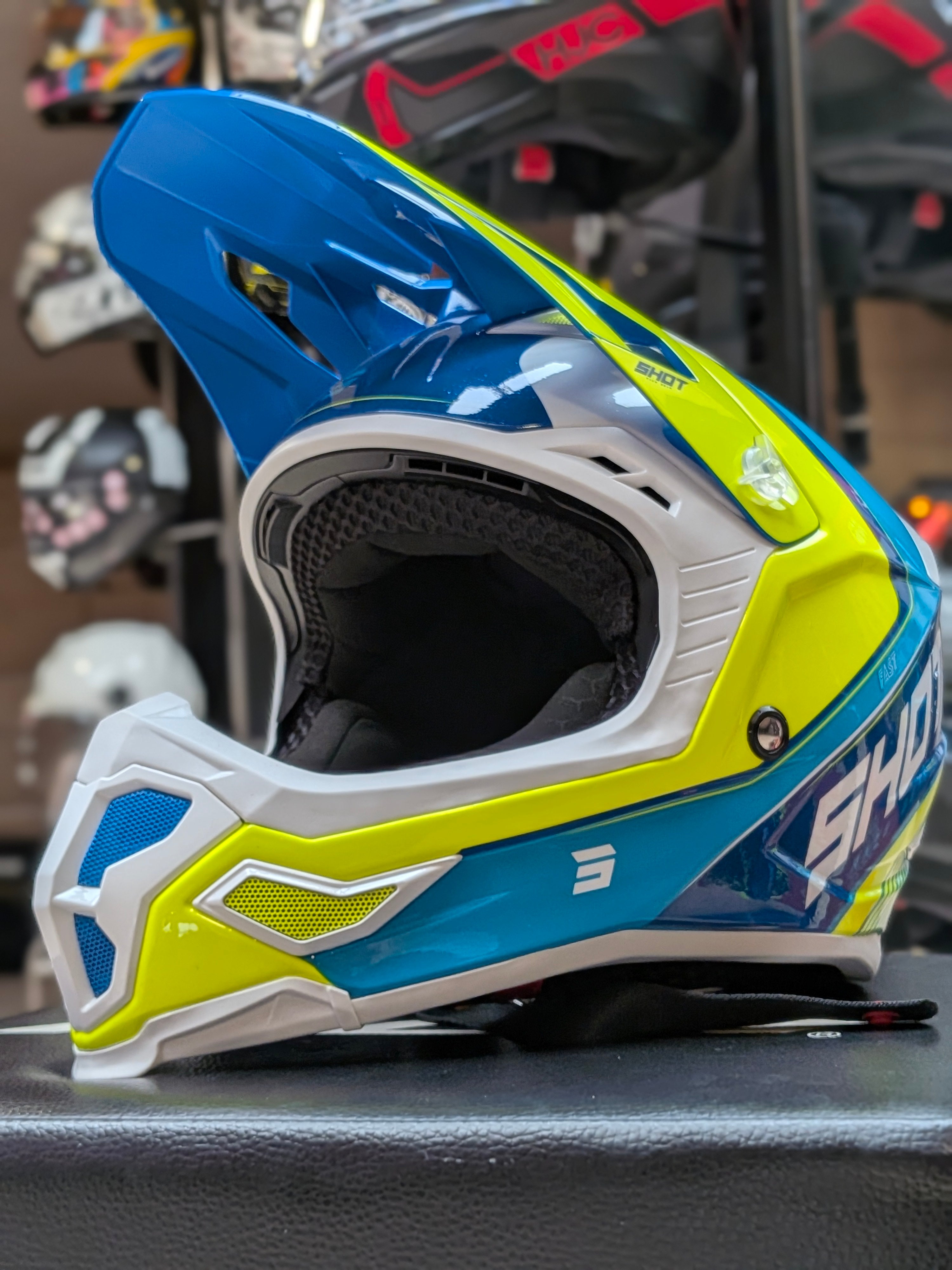 Shot Race Gear MX hjelm