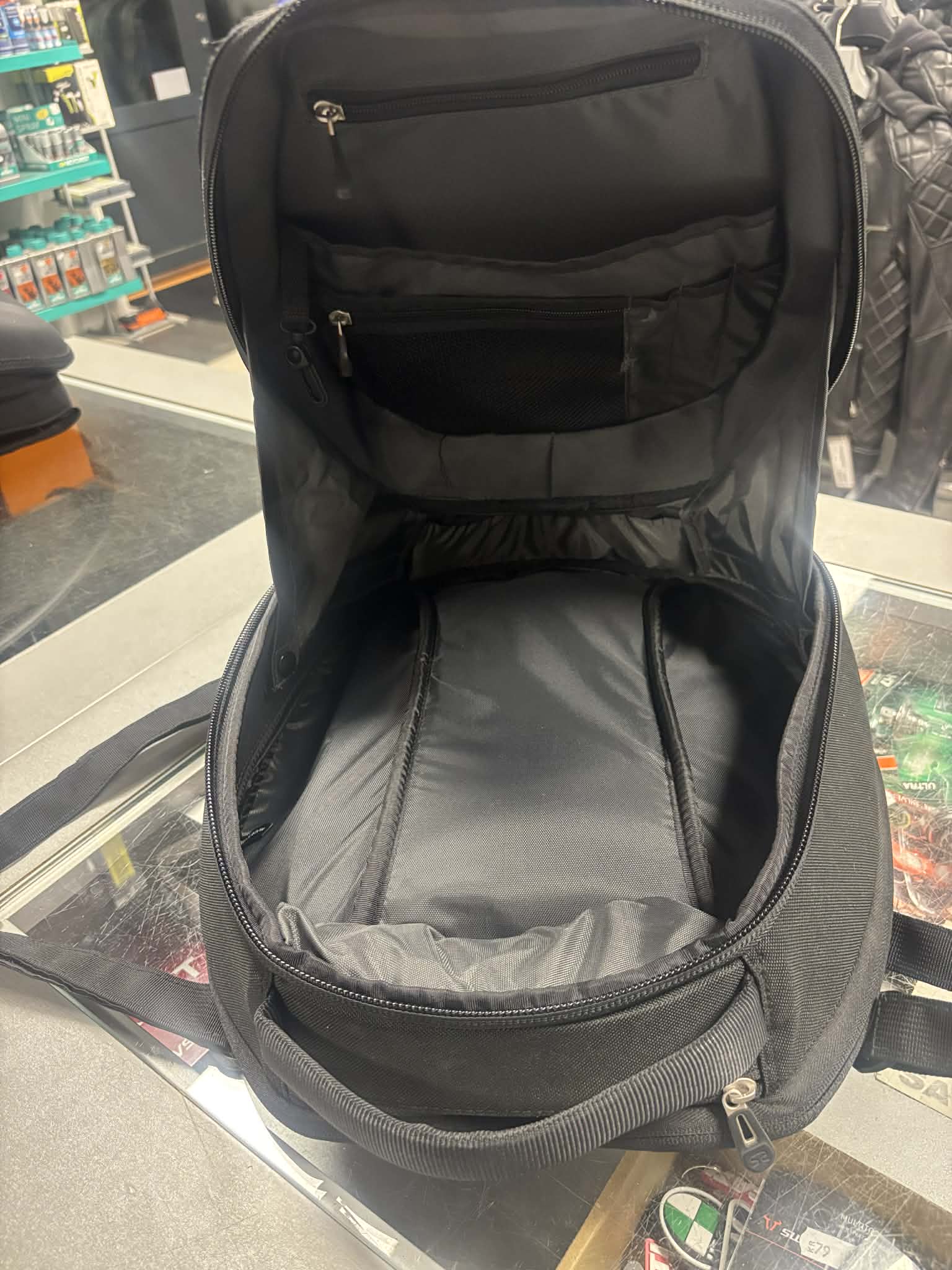 Axio Tanktaske 16L Magnet Blå/Sort